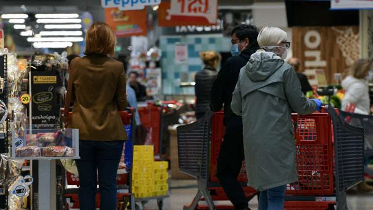 Ποια προϊόντα απαγορεύεται να πωλούνται από την Τετάρτη στα σούπερ μάρκετ - Όλη η λίστα