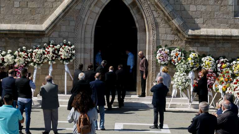 Ρόδος: Συγκίνηση και αυστηρά μέτρα ασφαλείας στο "στερνό αντίο" στον Δημήτρη Κρεμαστινό