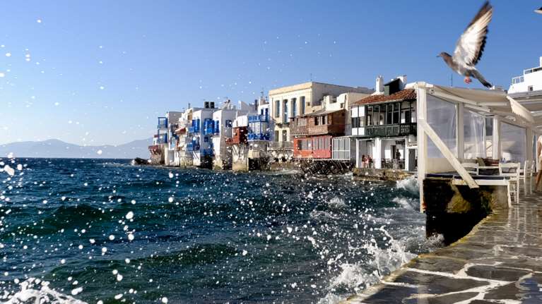 Όπου φύγει φύγει 60.000 Βρετανοί - Αναχωρούν άμεσα από 7 ελληνικά νησιά της &quot;κόκκινης&quot; λίστας με... τριπλάσια εισιτήρια