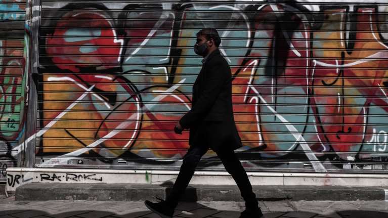 Κορονοϊός: Οι Έλληνες μετά από 20 μήνες πανδημίας - Πρόθυμοι να εμβολιαστούν, ευάλωτοι στο άγχος και την κατάθλιψη