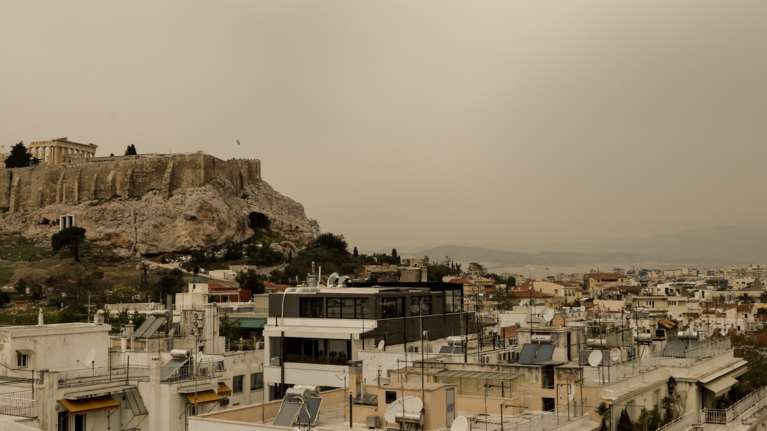 Ο καιρός τρελάθηκε: Έρχονται λασποβροχές, 30άρια και... χιόνια - Τι λένε Καλλιάνος, Αρναούτογλου, Μαρουσάκης