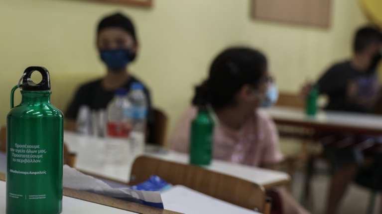 Ανοιγμα σχολείων: Επιστροφή στα θρανία για τα παιδιά των νηπιαγωγείων και των δημοτικών - Τα μέτρα που ισχύουν