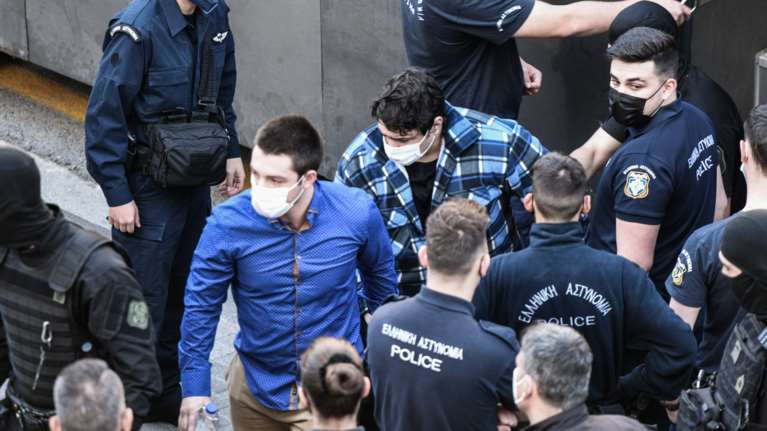 Ισόβια και 15 χρόνια για τους δολοφόνους της Ελένης Τοπαλούδη - Κανένα ελαφρυντικό, ένταση στη δίκη