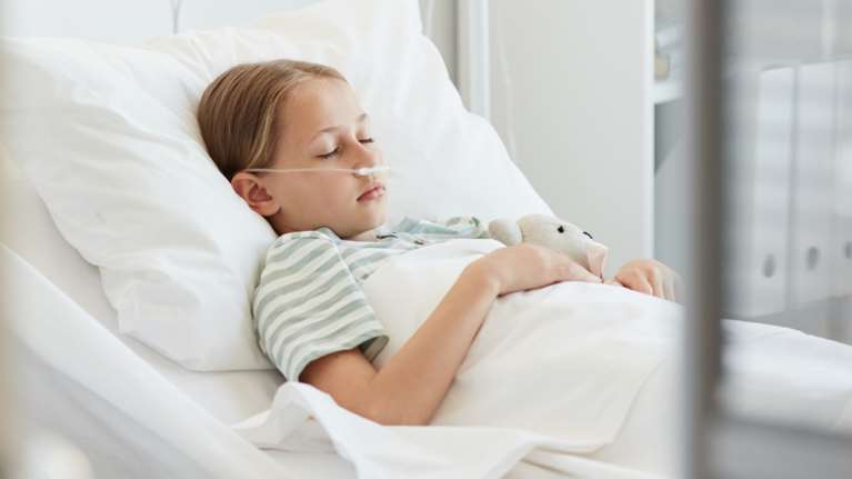 Πού οφείλεται η έξαρση του στρεπτόκοκκου - Τι να προσέχουν οι γονείς με τις λοιμώξεις του αναπνευστικού