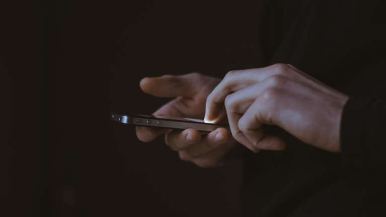 &quot;Δούρειοι ίπποι&quot; στα κινητά τηλέφωνα: Πώς λειτουργούν οι &quot;αόρατοι κατάσκοποι&quot; Predator και Pegasus