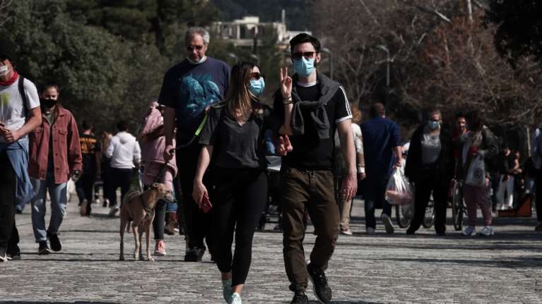 Τι προβλέπουν οι ειδικοί για την πανδημία το φθινόπωρο και τον χειμώνα - Το σενάριο νέου κύματος