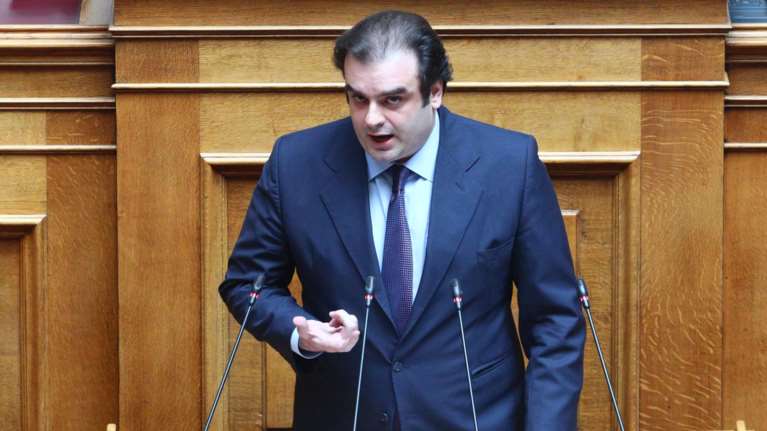 Κατατίθεται στη Βουλή ο προϋπολογισμός του 2026: Μείωση φόρων για μεσαία τάξη, νέους και οικογένειες με παιδιά