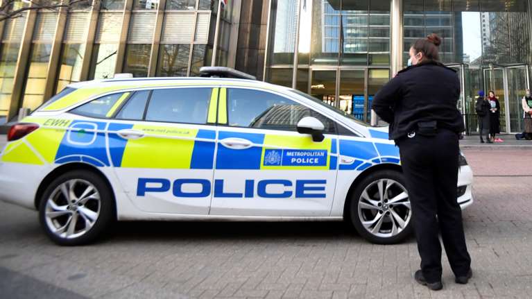 Συναγερμός στη Βρετανία: Δύο τραυματίες από πυροβολισμούς κοντά σε κολλέγιο στο Σάσεξ