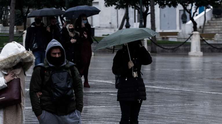 Καιρός - Επιστρέφει ο χειμώνας με νέα ψυχρή εισβολή: Πού θα σημειωθούν βροχές και χιονοπτώσεις