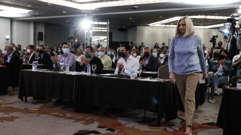 Η μάχη της Φώφης Γεννήματα με τον καρκίνο - Οι κινήσεις των υποψηφίων και ο ρόλος του Γιώργου Παπανδρέου