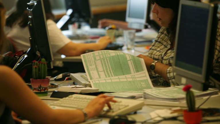 Φορολογικές δηλώσεις: Αυτό είναι το νέο έντυπο Ε1 με τους νέους κωδικούς για ηλεκτρονικές αποδείξεις και ανακαινίσεις ακινήτων