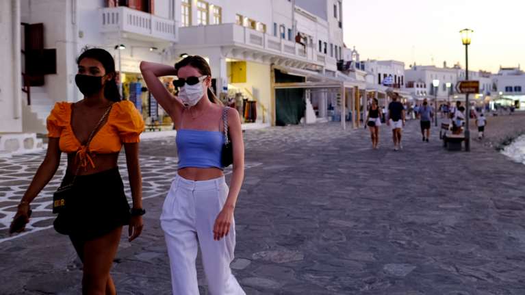 Μετάλλαξη Δέλτα: Διπλασιάστηκαν οι εισαγωγές στα νοσοκομεία - &quot;Νόσος των νέων&quot; είναι πλέον ο κορονοϊός