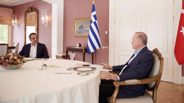 Τουρκικές απειλές και παραβιάσεις ενόψει Συνόδου του ΝΑΤΟ - Ο Ερντογάν παρακαλάει για συνάντηση με Μπάιντεν