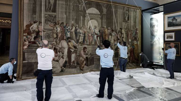 Επέτειος 1821: Έφθασε στην Ελλάδα η ταπισερί &quot;Σχολή των Αθηνών&quot; - Εθνικός θησαυρός των Γάλλων