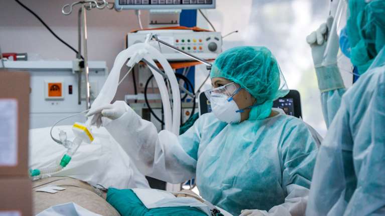 Κορονοϊός: Δύο νεκροί σε λίγες ώρες - Κατέληξαν 76χρονος και 90χρονος - Στους 387 οι νεκροί