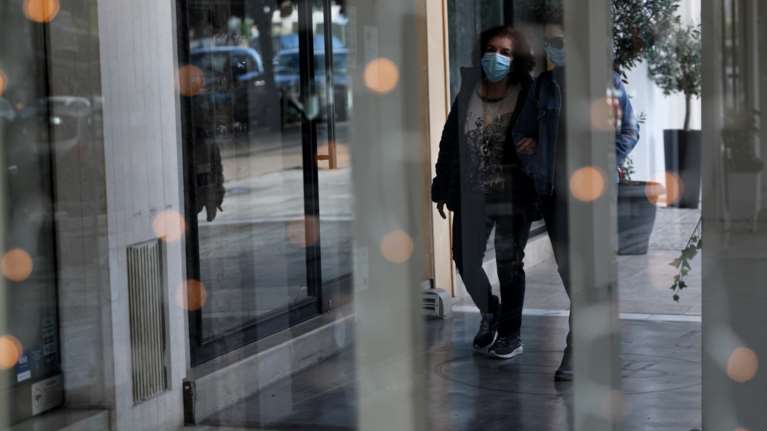 Click away: Αντιδράσεις στον εμπορικό κόσμο - &quot;Μόλις 1 στις 10 επιχειρήσεις στην Αθήνα μπορεί να εφαρμόσει το μέτρο&quot;