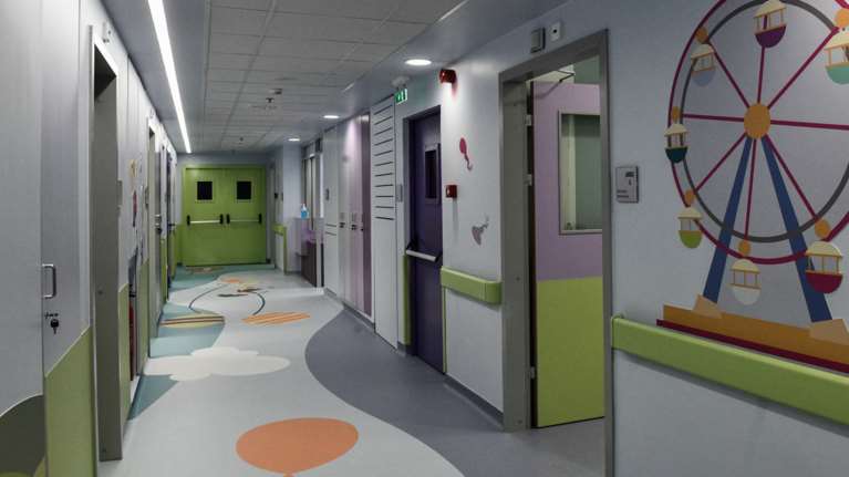 Αποκαλύψεις για τον θάνατο 15 παιδιών σε νοσοκομεία - Σωρεία ιατρικών λαθών από &quot;ψευτομεσσία&quot; γιατρό καταγγέλλουν γονείς