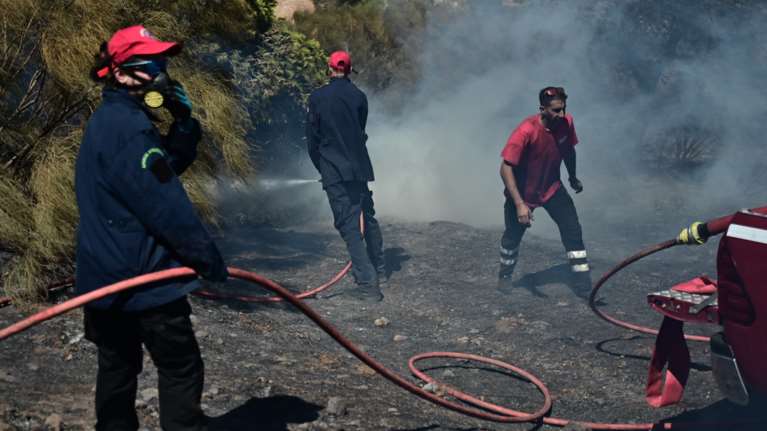 Φωτιά ξέσπασε στη Λάρισα - Ισχυρές δυνάμεις πυρόσβεσης στην περιοχή
