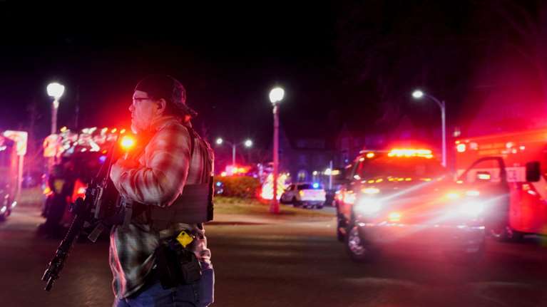 Φλόριντα: Ενοπλος άνοιξε πυρ και σκότωσε δημοσιογράφο που έκανε ρεπορτάζ σε σημείο που έγιναν επιθέσεις