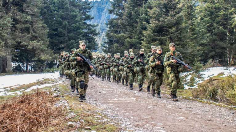 Τι αλλάζει στη στρατιωτική θητεία: Το φινλανδικό μοντέλο που υιοθετεί η Ελλάδα - Οι γυναίκες και η εθελοντική συμμετοχή