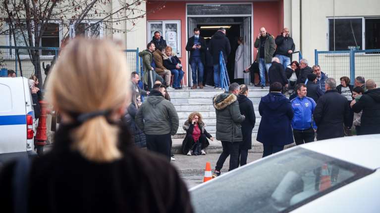 Τραγωδία στα Τέμπη: Υποχρεωτικά με σφραγισμένα φέρετρα η παραλαβή των σορών - Ολοκληρώνεται η ταυτοποίηση μέσω DNA