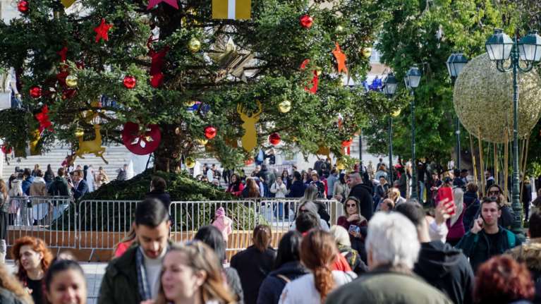 Ποιοι θα πληρώσουν περισσότερο φόρο το 2024- Ποιοι θα ωφεληθούν από το 1 δισ. των ελεύθερων επαγγελματιών