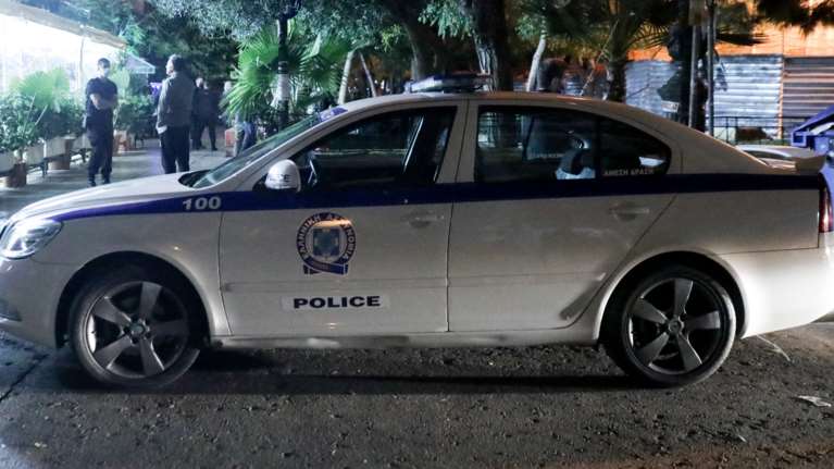 Επεισόδιο με πυροβολισμούς στην Ανάβυσσο - Τρεις τραυματίες