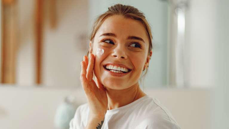 Σε αυτά τα προϊόντα ομορφιάς με βιταμίνη C αξίζει να επενδύσεις