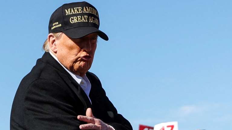 Οικονομικός πόλεμος του Τραμπ: Ποιοι κολοσσοί θα επηρεαστούν άμεσα από τους δασμούς που θα επιβάλει στις 20 Ιανουαρίου