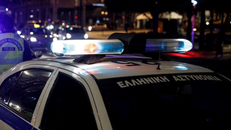 Εξάρχεια: 82χρονη πήγε να πετάξει τα σκουπίδια και τη μαχαίρωσε 45χρονος γείτονας