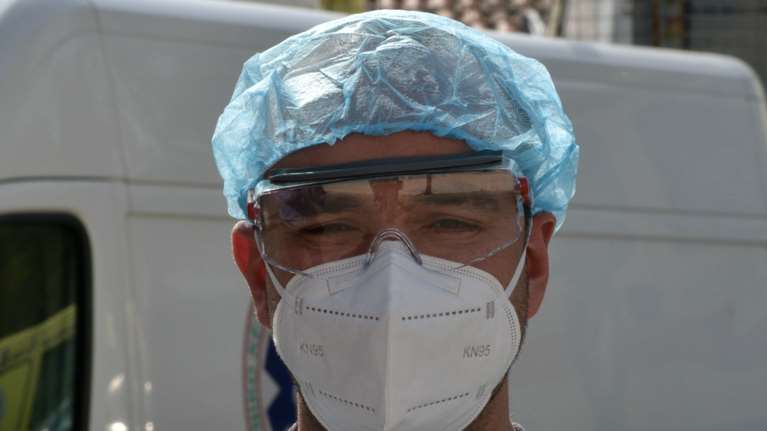 Ξεκινάει αύριο η παραγωγή χειρουργικών μασκών στη Λάρισα- 9 εκατομμύρια μάσκες το μήνα