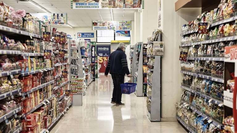 Νέα τετραπλή &quot;βόμβα&quot; ακρίβειας στην τσέπη μας: Ανατιμήσεις σε μοσχάρι, αρνί, καφέ και κακάο