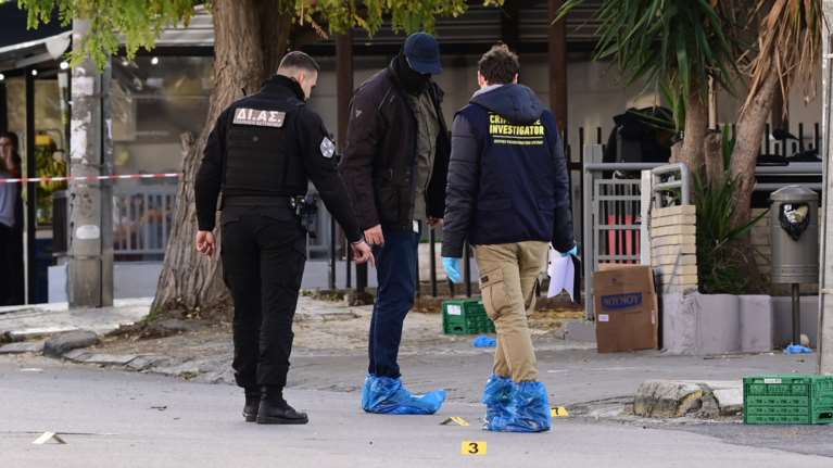 Γνωστοί στην αστυνομία οι ασύλληπτοι Τούρκοι μαφιόζοι της Γλυφάδας - Βρέθηκαν 48 όπλα μέσα σε... βαλίτσα