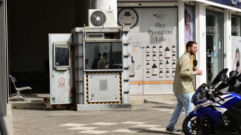 Καταγγελία για το ΑΤ Αγίων Αναργύρων - &quot;Πριν μήνες, γυναίκα κατήγγειλε τον κακοποιητή της και επέστρεψε στο ίδιο σπίτι&quot; [βίντεο]