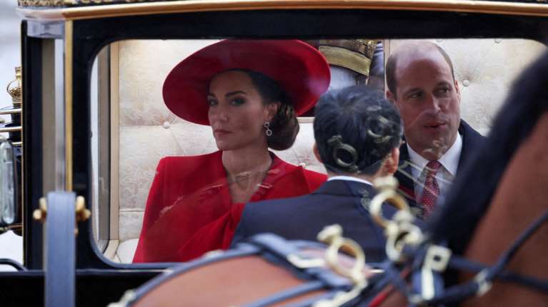 &quot;Όλα εξαρτώνται από την ευημερία της Κέιτ Μίντλετον&quot;: Ο Γουίλιαμ κουβαλάει στους ώμους του τον πόνο της οικογένειας