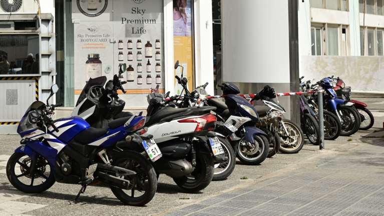 Άγιοι Ανάργυροι: Ξηλώθηκε ο Διοικητής του ΑΤ - Πώς εξήγησε ο αστυνομικός του 100 τη φράση &quot;το περιπολικό δεν είναι ταξί&quot;