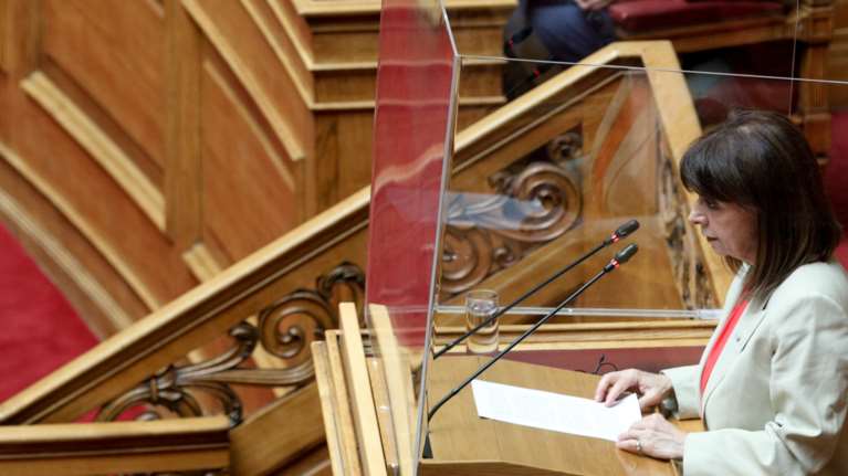 Πρώτη ομιλία της Σακελλαροπούλου στη Βουλή - Για την εμπορία ανθρώπων