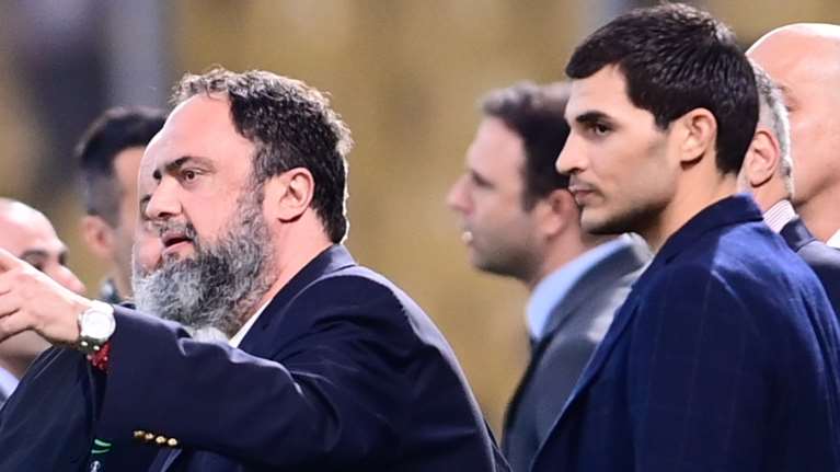 Μιλτιάδης Μαρινάκης: Αδυνατισμένος με νέο look στο γήπεδο ο 25χρονος γιος του Βαγγέλη Μαρινάκη