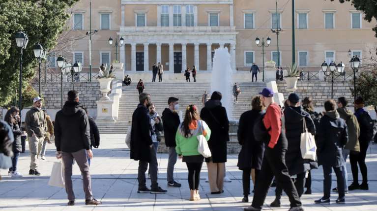 Πώς άλλαξαν οι μισθοί από το 2019 στη "ζώνη του χιλιάρικου" - Εξαφανίζονται οι αμοιβές των 800 ευρώ