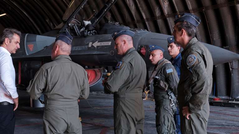 Μητσοτάκης σε πιλότους: Η ισχυρή αποτρεπτική ικανότητα των Ενόπλων Δυνάμεων αποδείχθηκε έμπρακτα τις τελευταίες μέρες [Εικόνες]