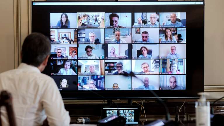 Μέλη της επιτροπής λοιμωξιολόγων καταγγέλλουν απειλές κατά της ζωής τους