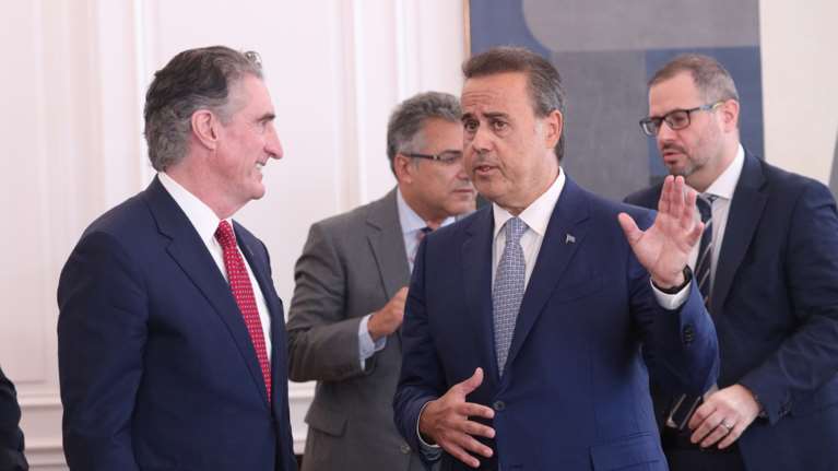 Ο Αμερικανός &quot;τσάρος&quot; της ενέργειας με την ελληνική επιχειρηματική ελίτ - Ποιοι ήταν οι 10 CEO που είχαν προσκληθεί