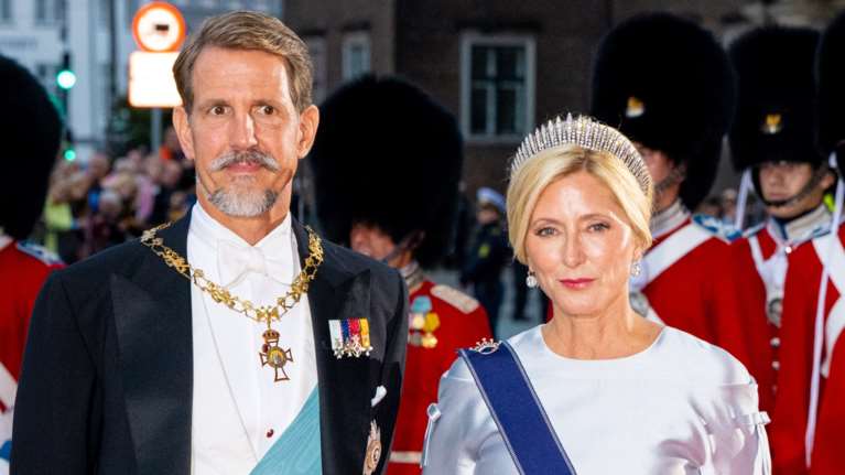 Μαρί Σαντάλ: Βραδινό ραντεβού με τον Παύλο στο Λονδίνο - To chic κοστούμι και η τσάντα Hermès των 30.000 €