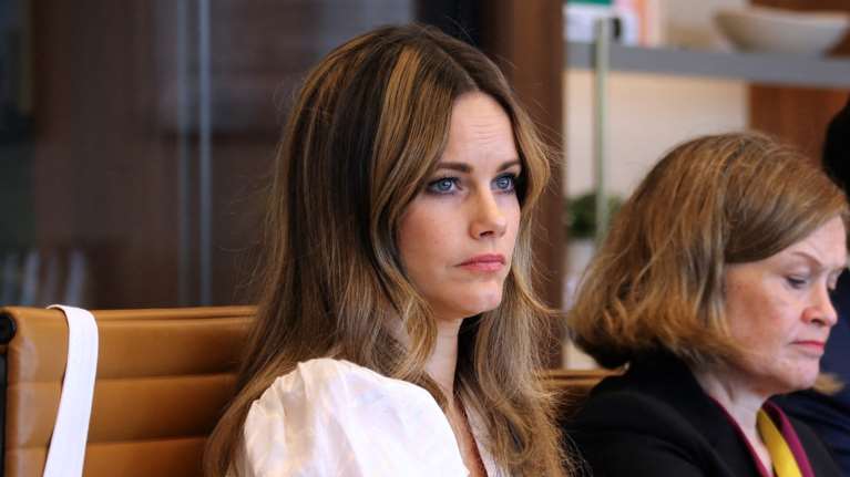 Κομψή και ανοιξιάτικη στη Νέα Υόρκη: Η πριγκίπισσα Σοφία φόρεσε το απόλυτο μακρυμάνικο φόρεμα