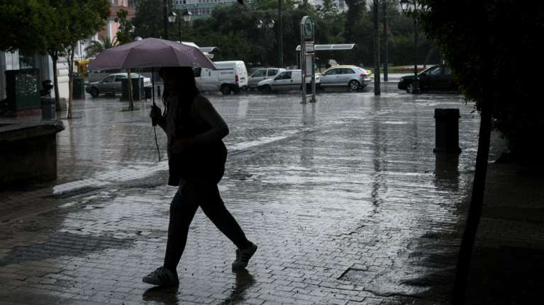 Επισήμως στο φθινόπωρο με βροχές και καταιγίδες - Αμετάβλητη η θερμοκρασία