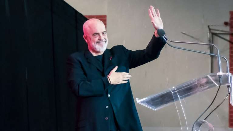 Τα μάζεψε ο Ράμα: "Εκπληκτος από τις αντιδράσεις στην Ελλάδα για το χιούμορ μου"