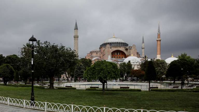 &quot;Λάδι στη φωτιά&quot; για την Αγιά Σοφιά: Ίσως στις 15 Ιουλίου η πρώτη &quot;προσευχή&quot;, λένε στελέχη του Ερντογάν