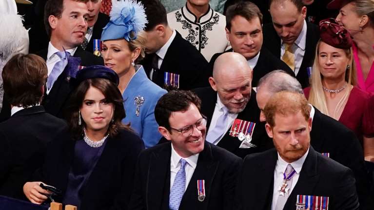 &quot;Ήταν απογοητευτικό - Δεν βλέπαμε τίποτα&quot;: Άρχισε η γκρίνια για τη στέψη του Καρόλου