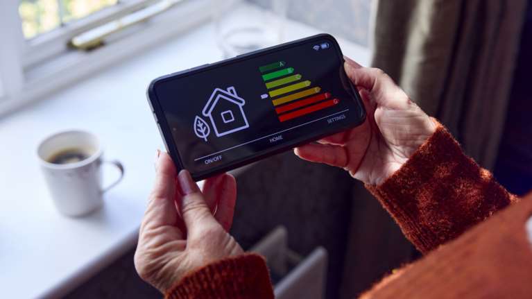 Ποιο επίδομα θέρμανσης συμφέρει να διαλέξουμε: Πετρέλαιο, αέριο, ρεύμα ή ξύλα; - Πάνω από 100.000 αιτήσεις ήδη