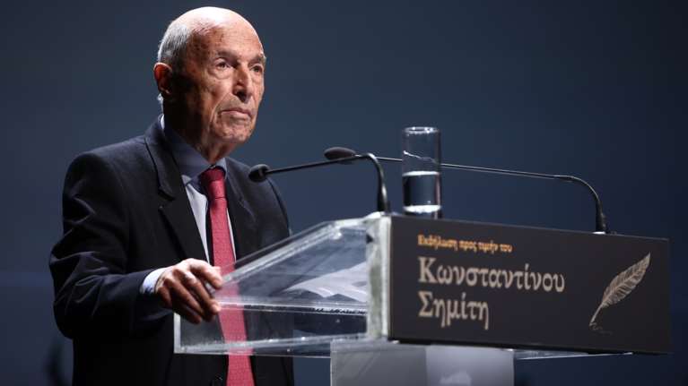 Πέθανε ο Κώστας Σημίτης σε ηλικία 88 ετών